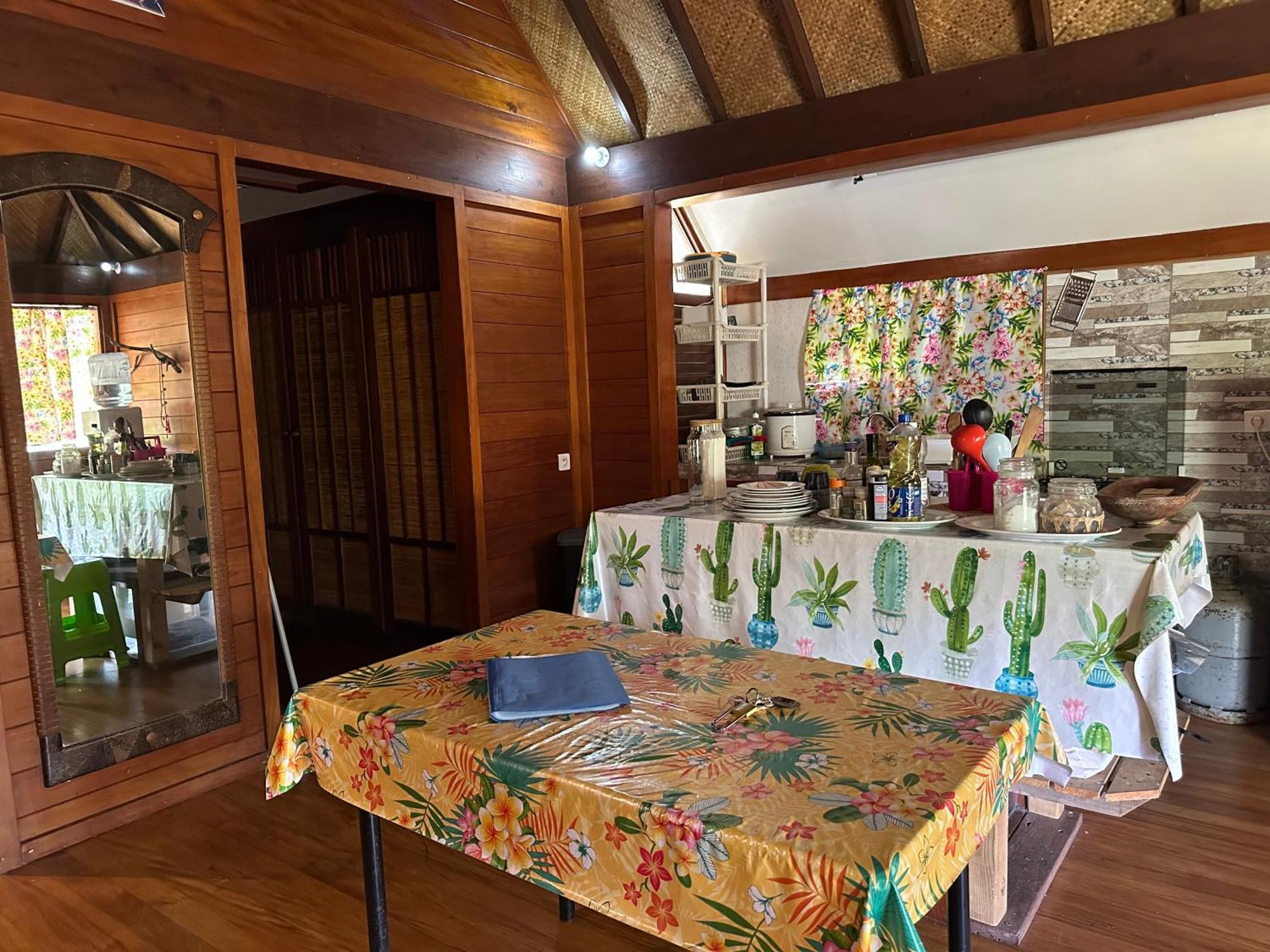 Vaiotaha Lodge بورا بورا المظهر الخارجي الصورة